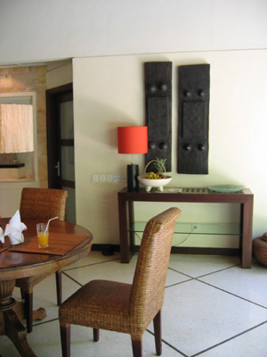 ahimusa_room01.jpg